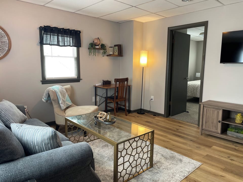 The Little Nest. A quiet and cozy home away from home House in Findlay