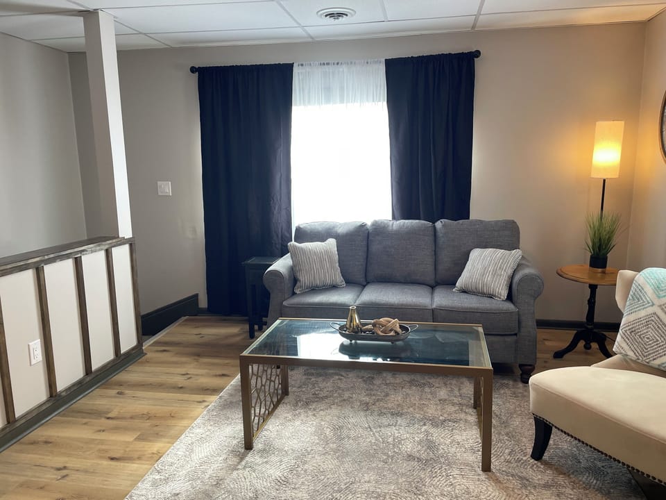 The Little Nest. A quiet and cozy home away from home House in Findlay