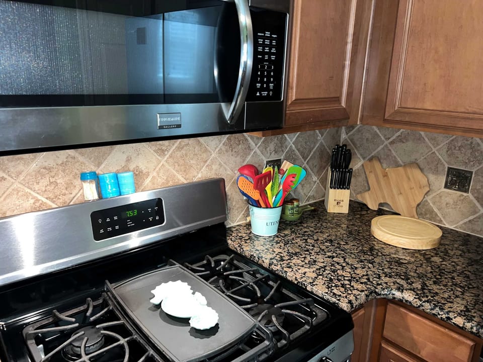 Unit A: Full kitchen 