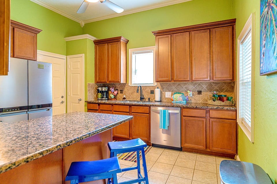 Unit A: Full kitchen 