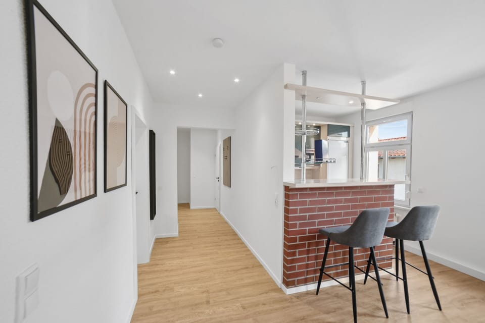 Hallway and open kitchen with breakfast places