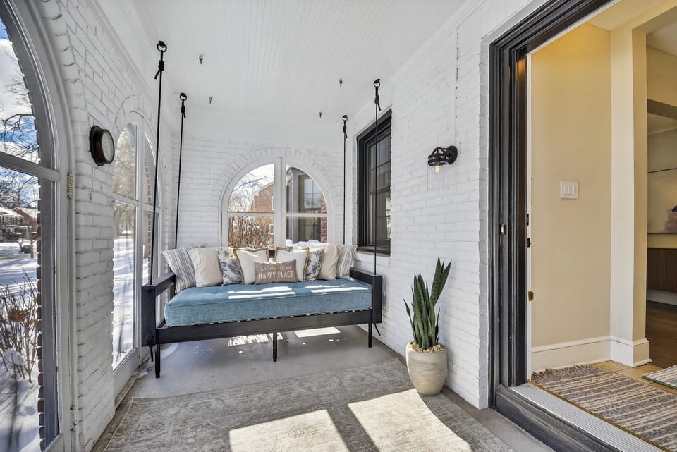 5BR Toledo Retreat, Hot Tub, Sauna, Sleeps 14 House in Toledo