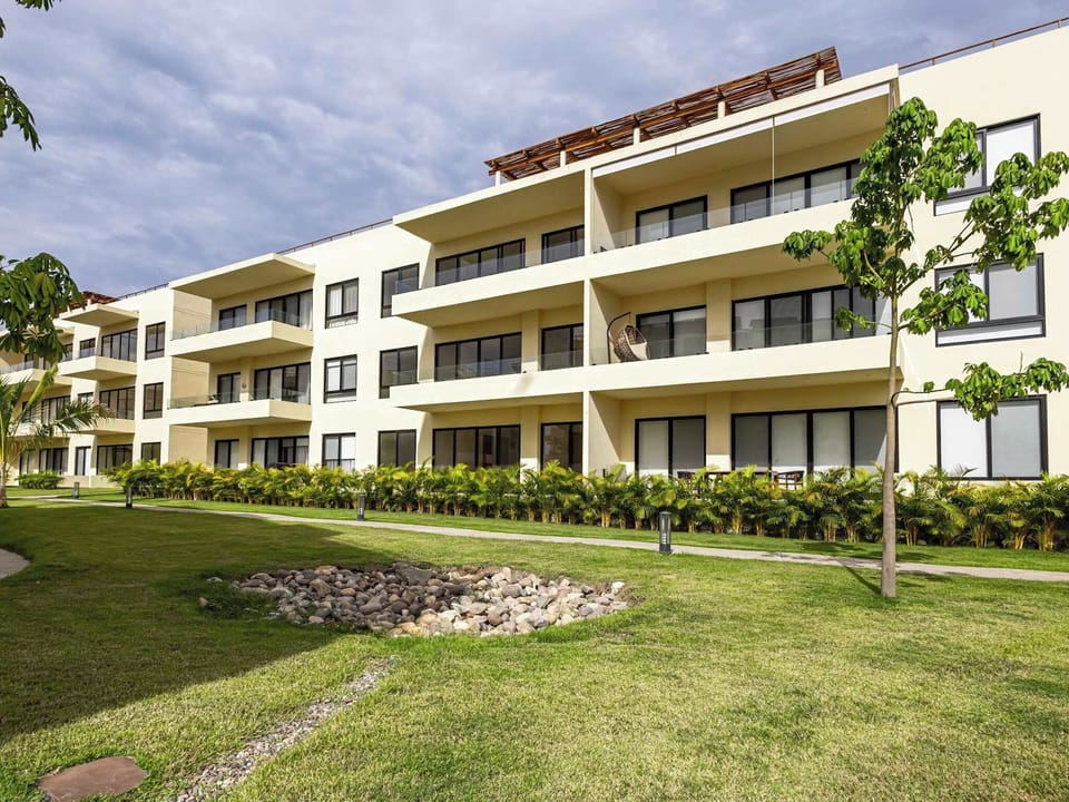 2BR retreat w/ pool & gym Apartment in State of Nayarit