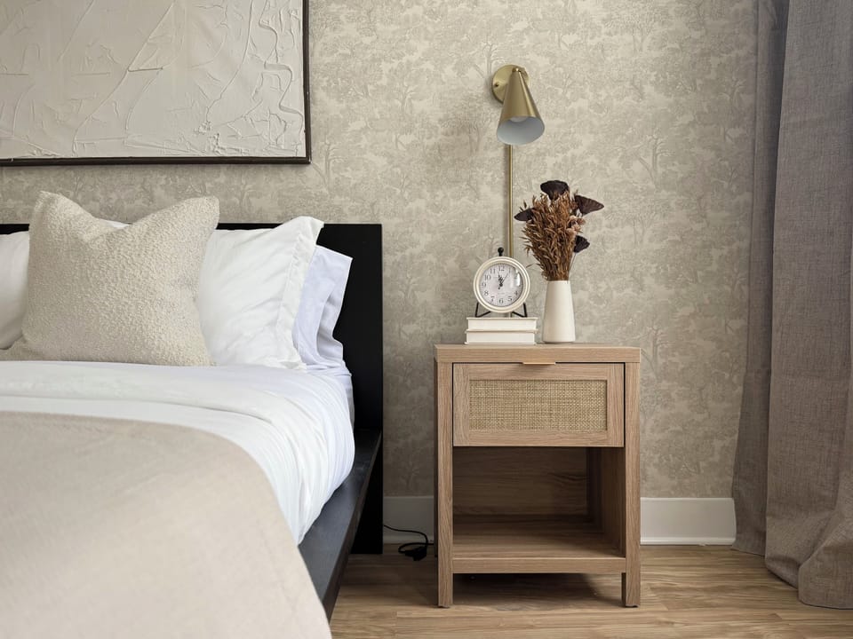 Spacious 4 Bedroom City Stay Near Downtown & Stadiums / Pet Friendly Apartment in Pittsburgh