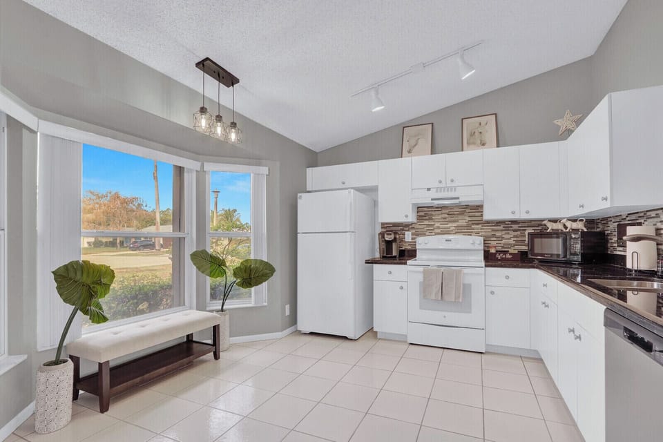 Bright 3/2 Equestrian Home/10 Min to WEF & Polo House in Wellington