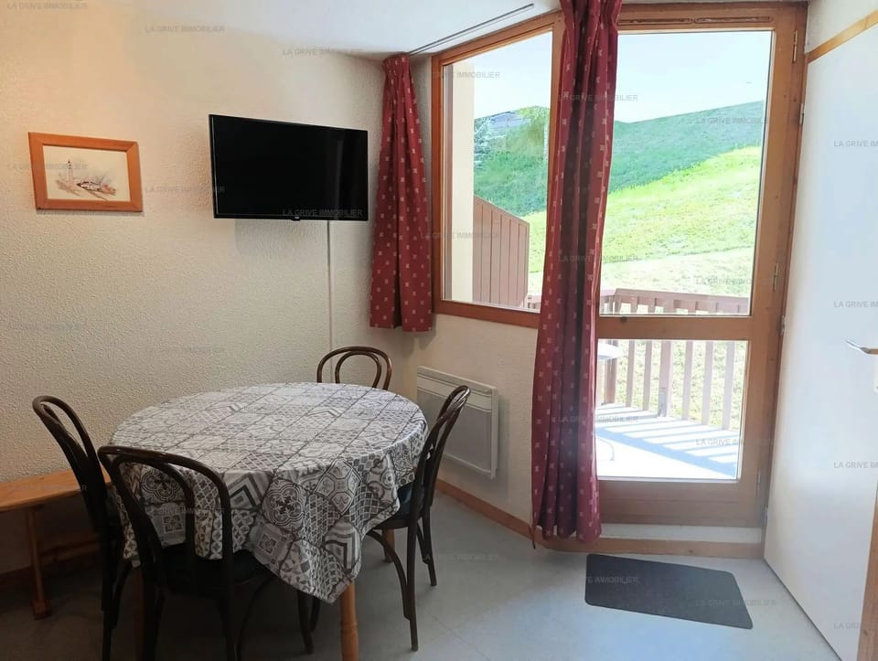Paradiski close to slopes and shops vallandry Apartment in Landry