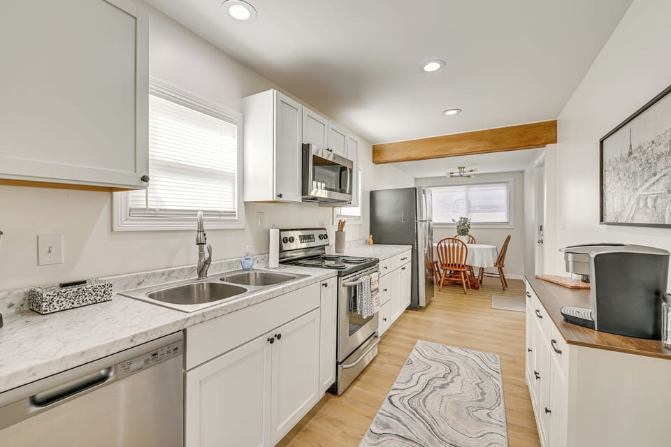 Kitchen & Dining Nook | Single-Story Home w/ Basement