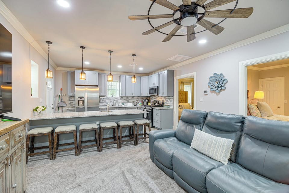 Baytown Vacation Rental | 2BR | 2BA | 950 Sq Ft