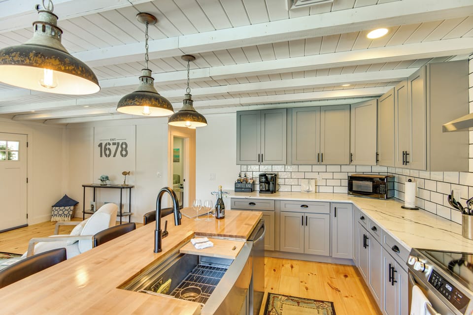 Kitchen | Main Level