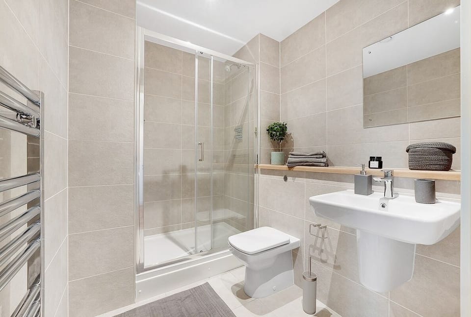 NEW! Modern 1BR in Manchester w/Super Fast Wi-fi! Apartment in Salford