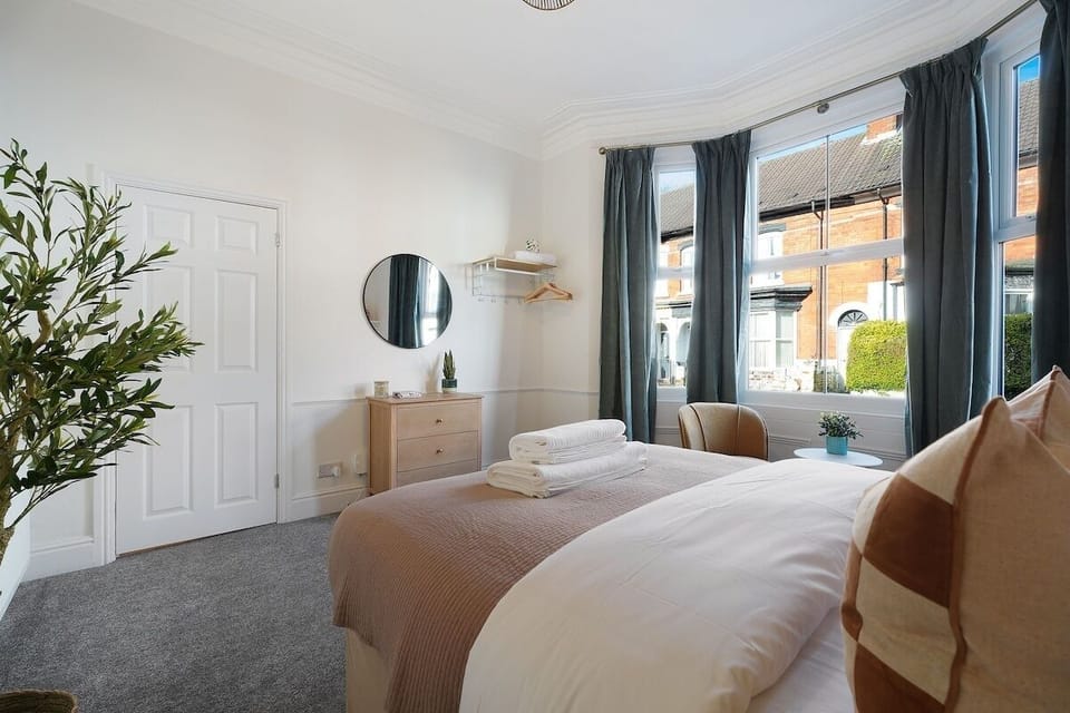 Spacious 4BR in Hinderwell House in Hull