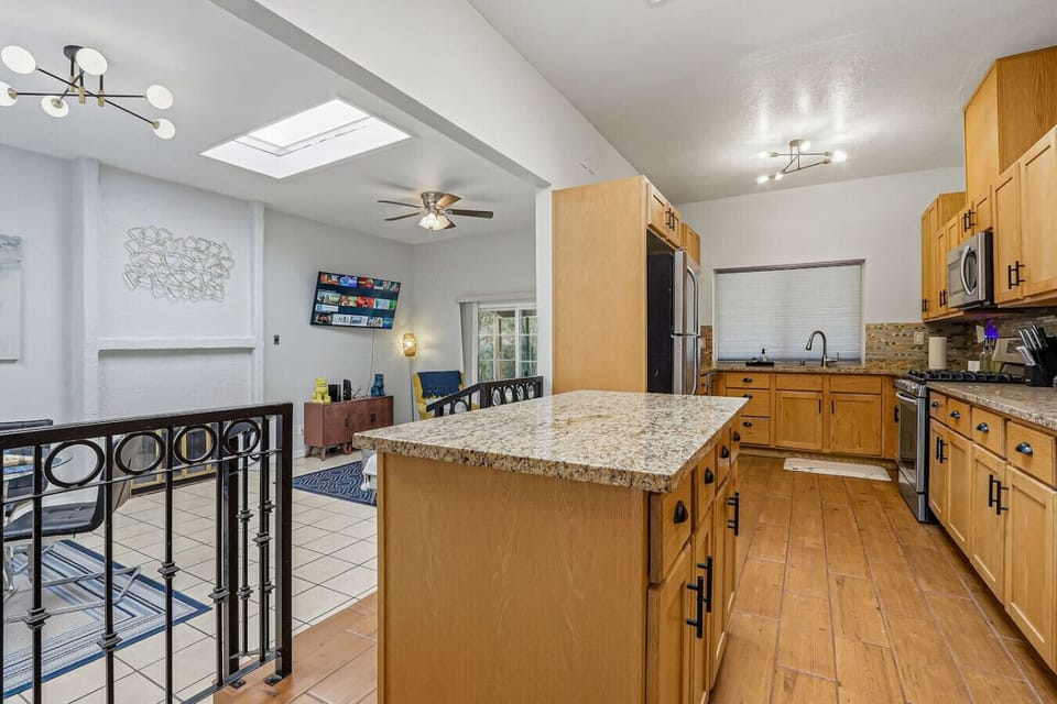 Modern Fully Equipped Kitchen