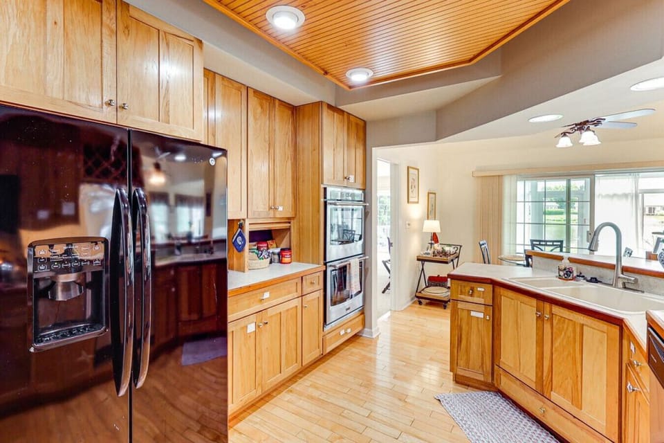 Kitchen | Appliances | Island Seating & Wood Ceiling