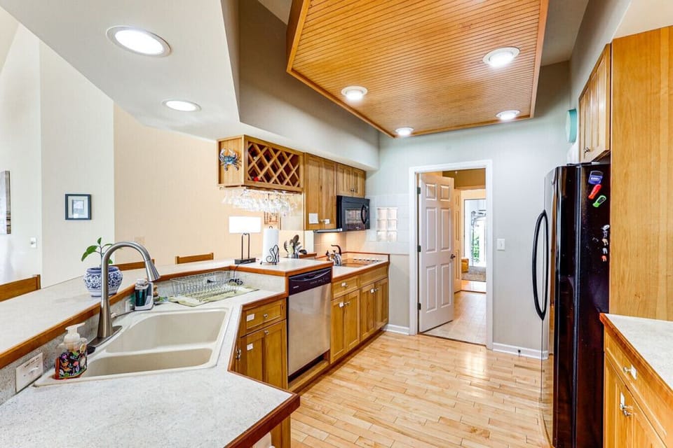 Kitchen | Double Sink | Wood Ceiling & Dishwasher