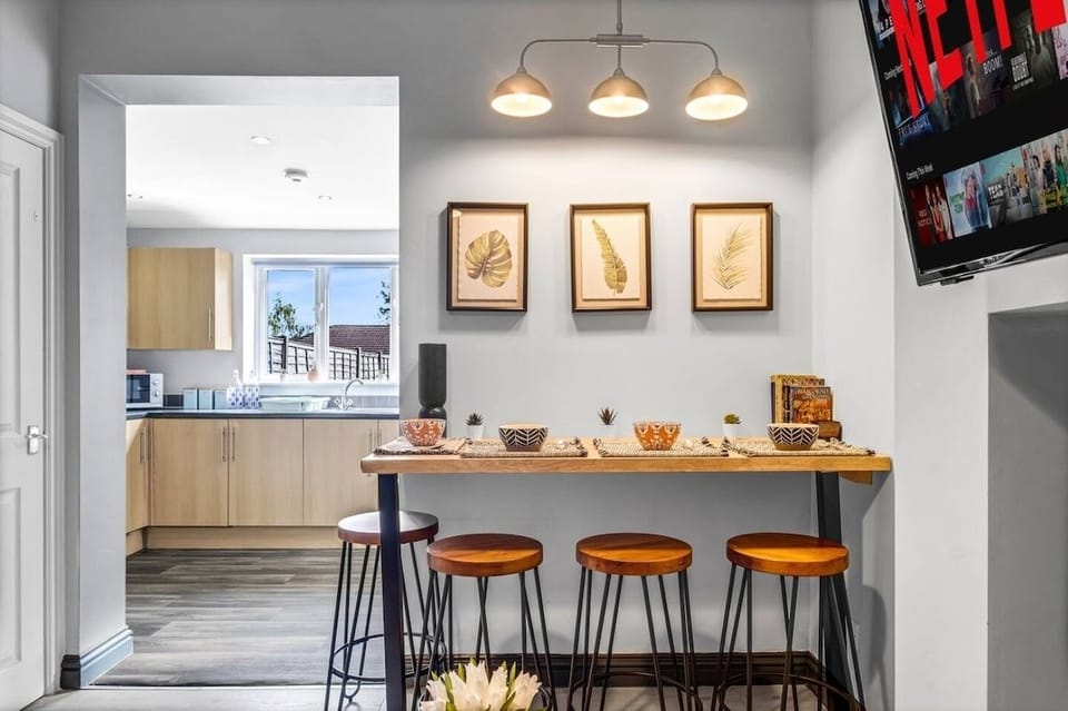 4 Bedroom Stylish House in Central Redditch House in Wychavon District