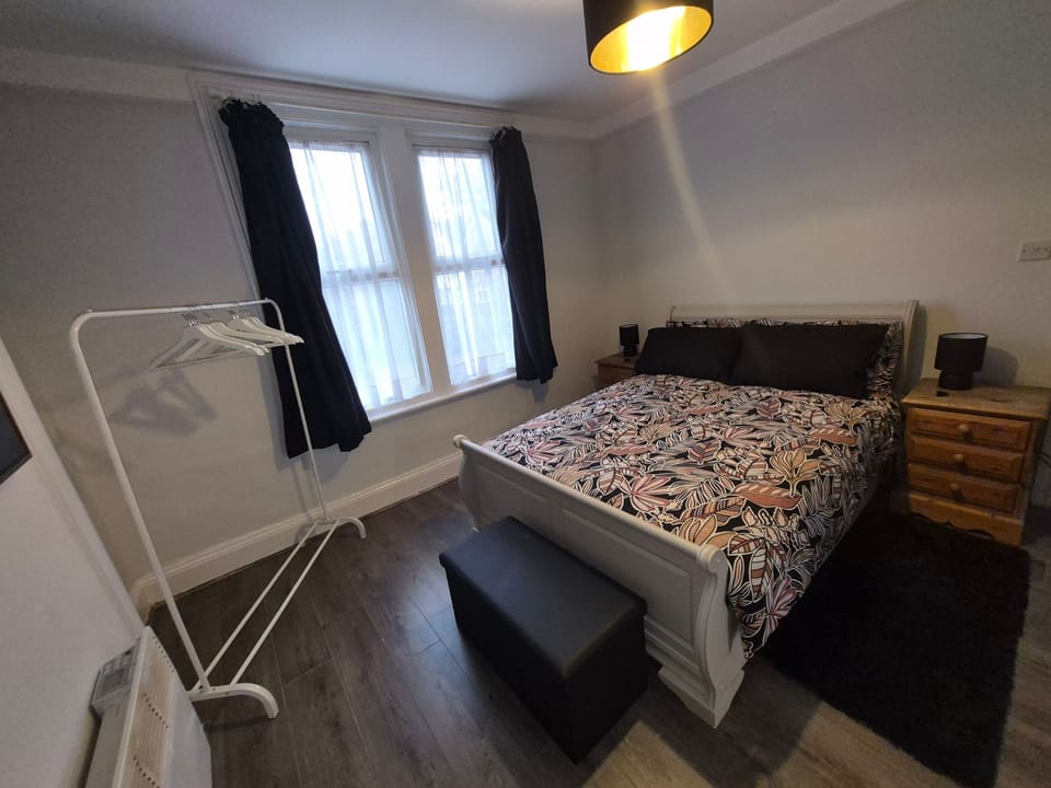 Stylish apartment with FREE PARKING Gatwick 30 min drive Apartment in Croydon