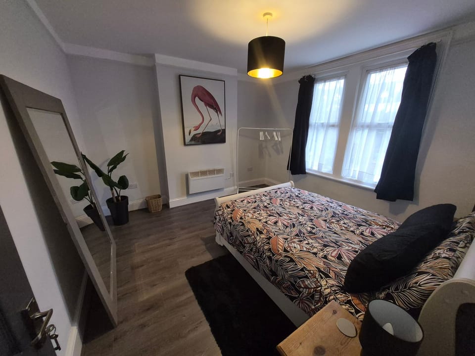 Stylish apartment with FREE PARKING Gatwick 30 min drive Apartment in Croydon