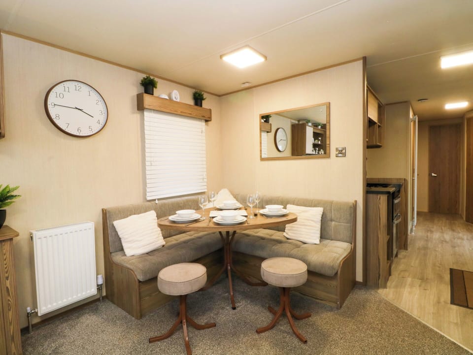 F2, family friendly, with a garden in Heysham Cottage in England