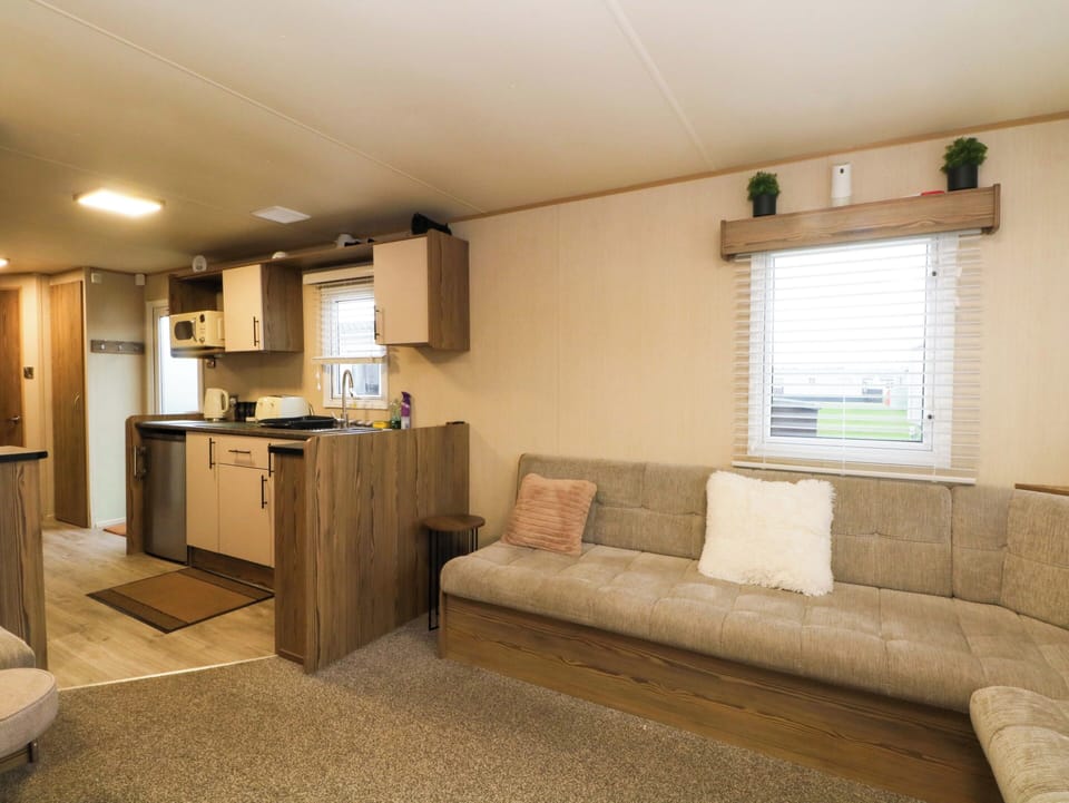 F2, family friendly, with a garden in Heysham Cottage in England