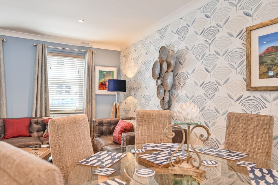 LISBURNE PLACE, pet friendly, character holiday cottage in Torquay Cottage in Torquay