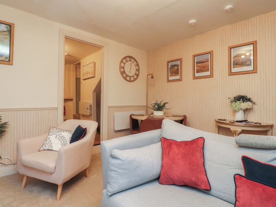 WILLOW WOOD, pet friendly, character holiday cottage in Settle Cottage in Craven District