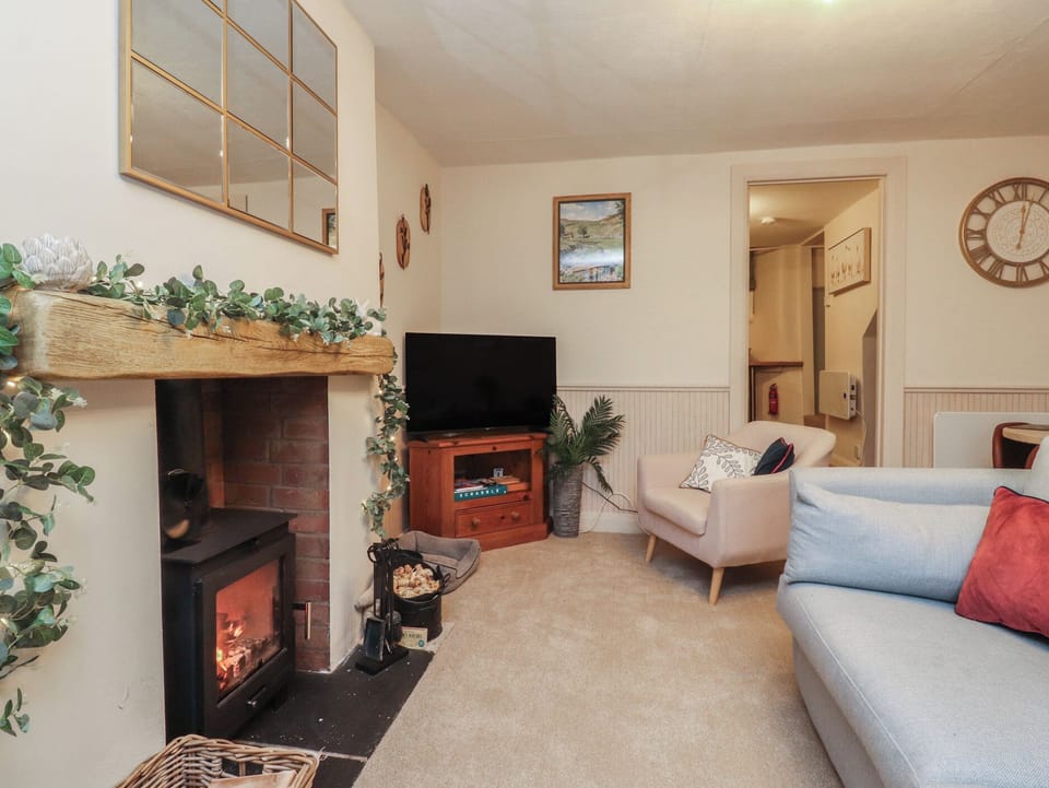 WILLOW WOOD, pet friendly, character holiday cottage in Settle Cottage in Craven District