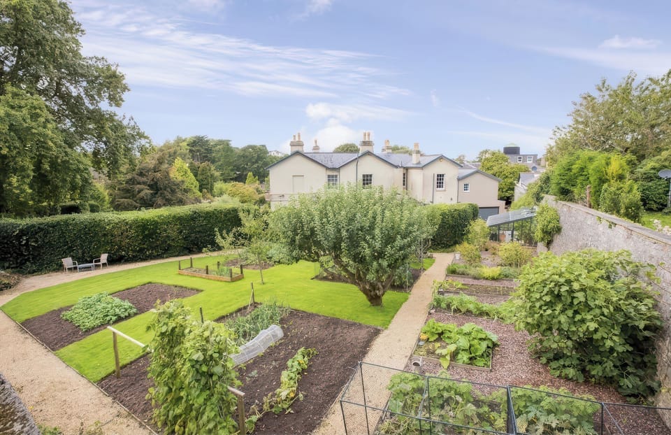 ST ANNE'S MANOR, pet friendly, luxury holiday cottage in Torquay Cottage in Torquay
