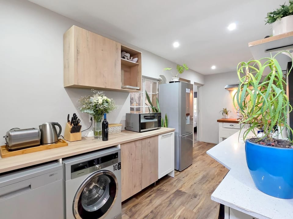 Green Point 3 Bedroom with Ensuites & Braai (35707)