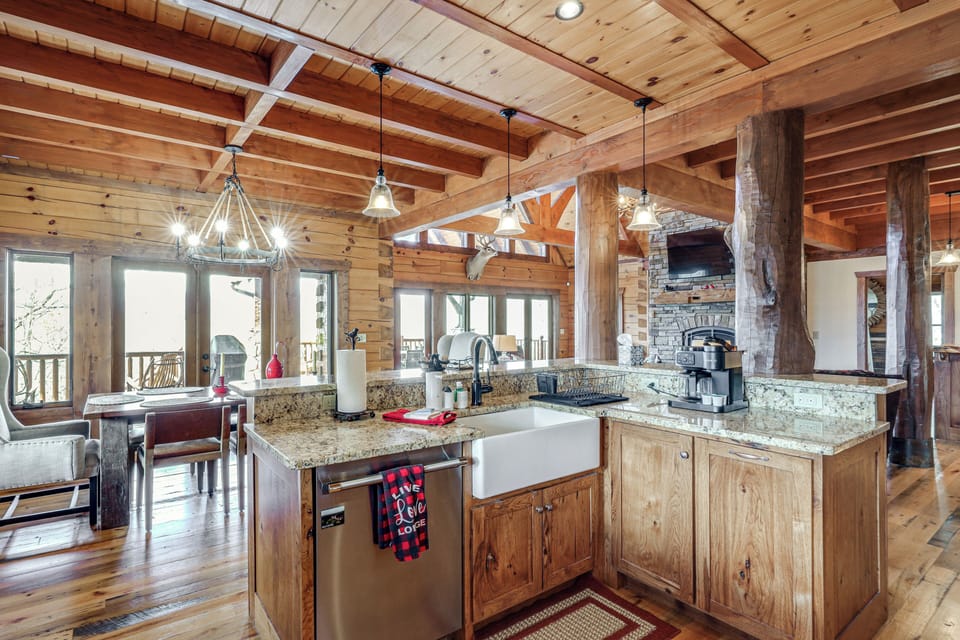 Dining Area | Dishes & Flatware Provided | Main Floor