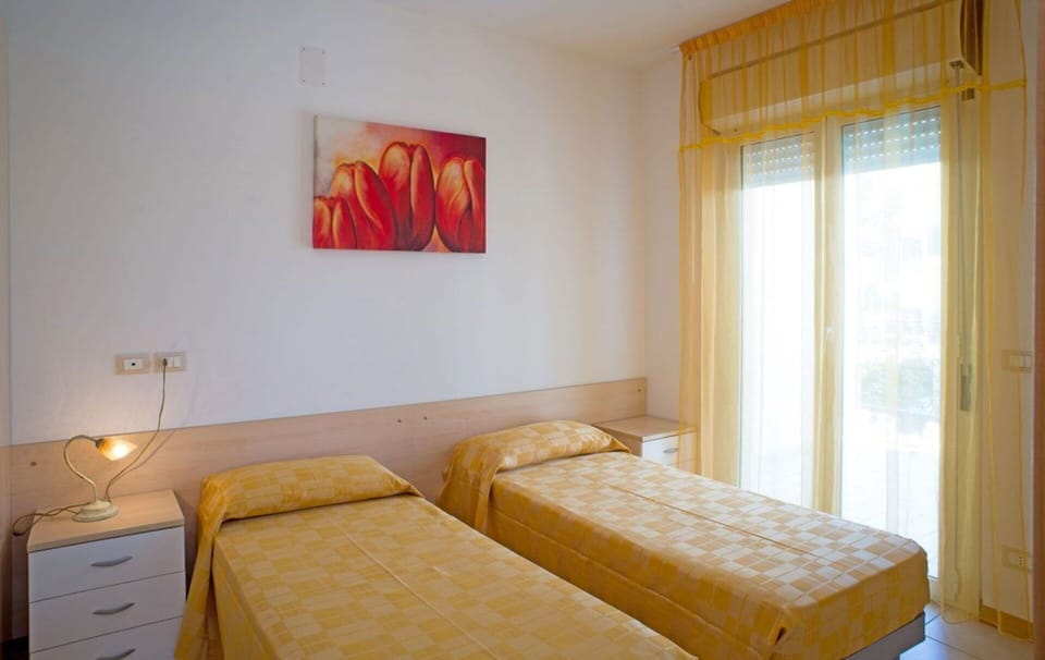 Autumn, Bedroom, Spring, Summer