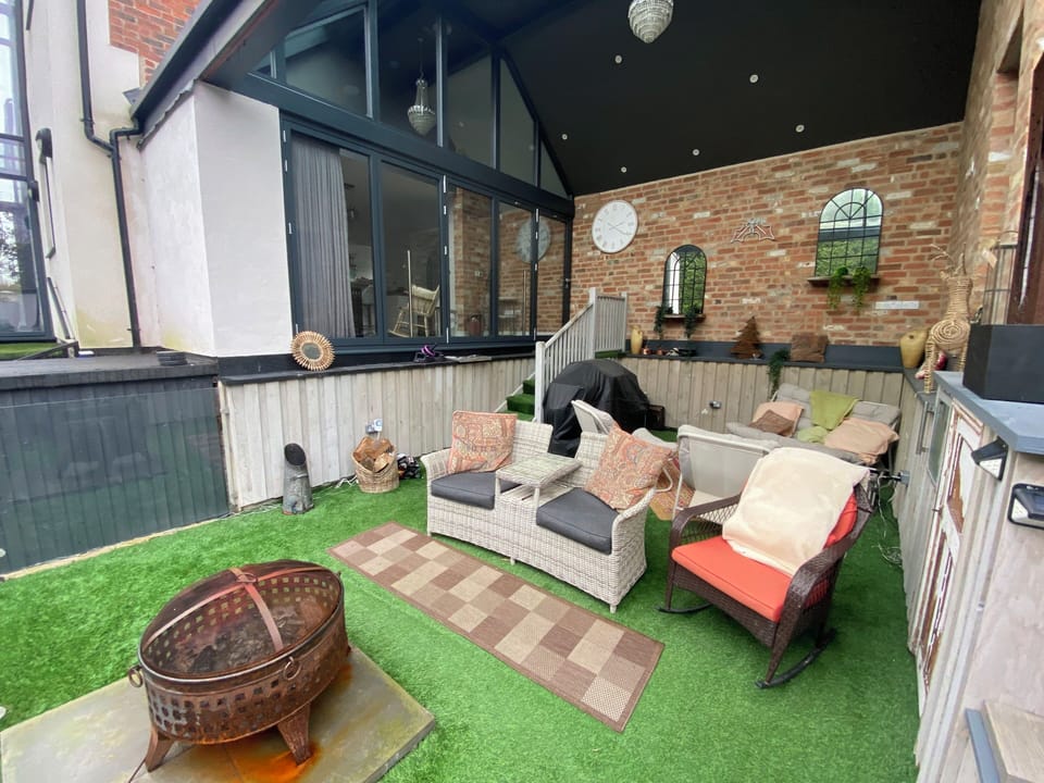 Luxury 5BR Retreat with Spa & Cinema House in South Derbyshire District