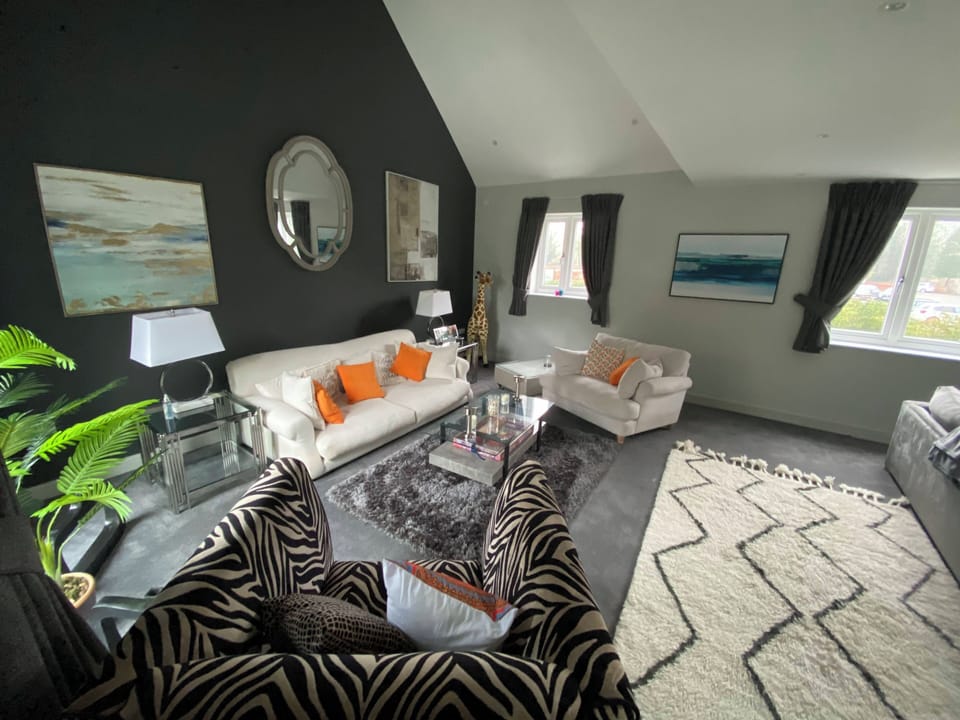 Luxury 5BR Retreat with Spa & Cinema House in South Derbyshire District