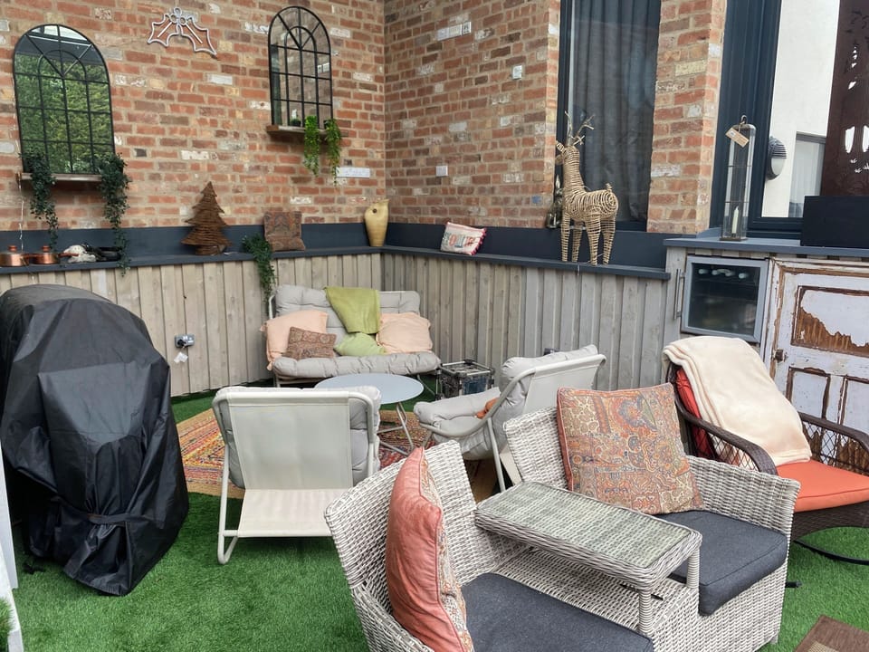 Luxury 5BR Retreat with Spa & Cinema House in South Derbyshire District