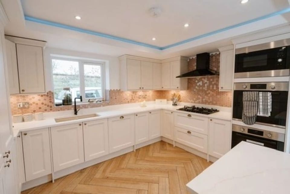 Luxury Countryside Cottage with Pool & Hot Tub – Sleeps 6–10 in East Yorkshire House in England