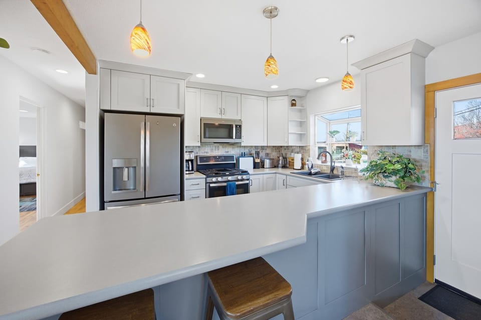 Kitchen (Main Floor)