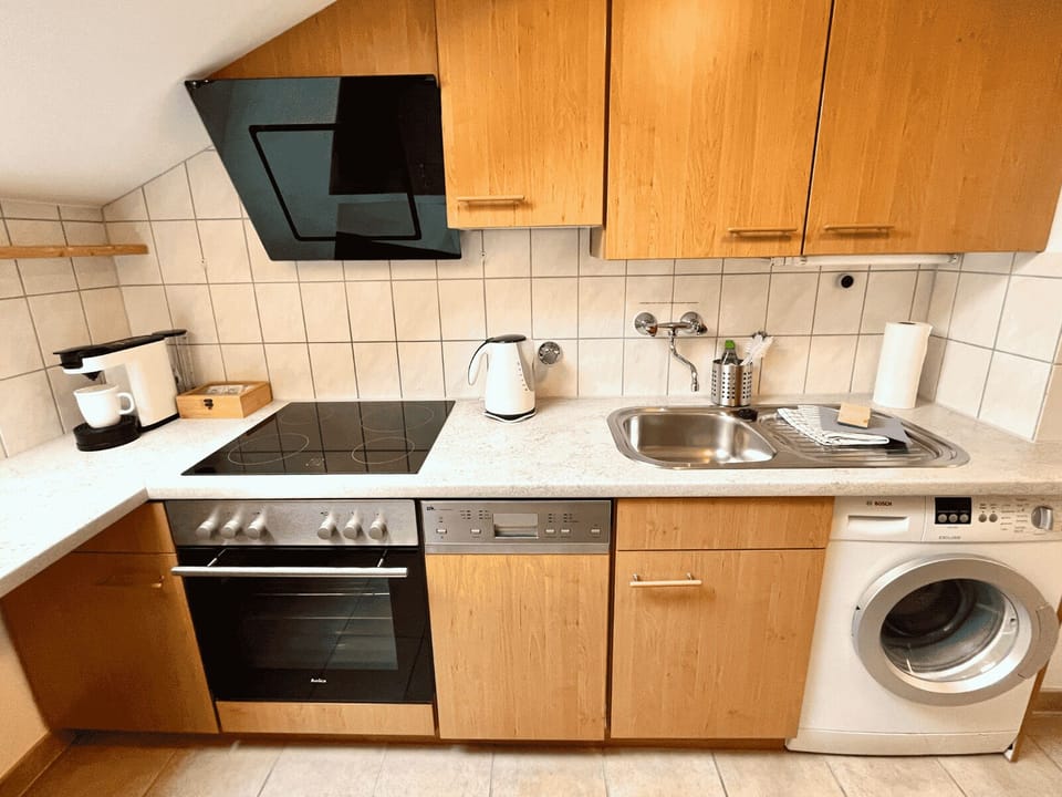 Fully equipped kitchen with dishwasher, oven and washing machine.