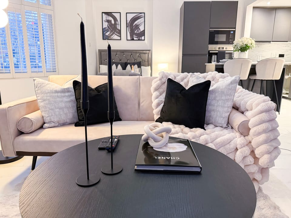 Stunning Bright Modern Victorian Living Near Knightsbridge Apartment in City of Westminster