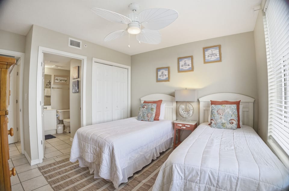 Island Princess #205 Guest Bedroom - Twin / Twin Beds