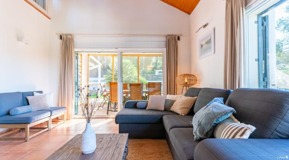 Spacious Villa Arizona close to Sitges with private pool, large garden and air con in all bedrooms Villa in Garraf