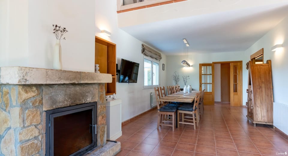 Spacious Villa Arizona close to Sitges with private pool, large garden and air con in all bedrooms Villa in Garraf