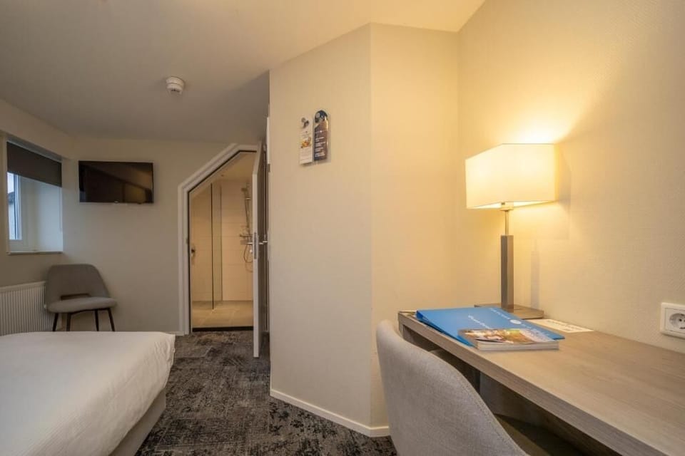 Unit with 3 Single Beds. Exact unit will be assigned upon arrival. Views, colors, and decor may vary.