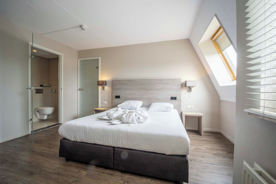 Unit with King size bed