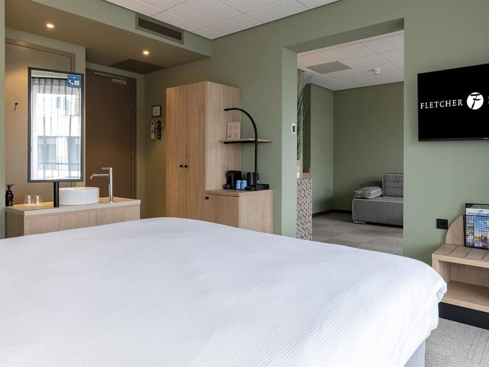 Stretch out in a spacious suite with a separate lounge.