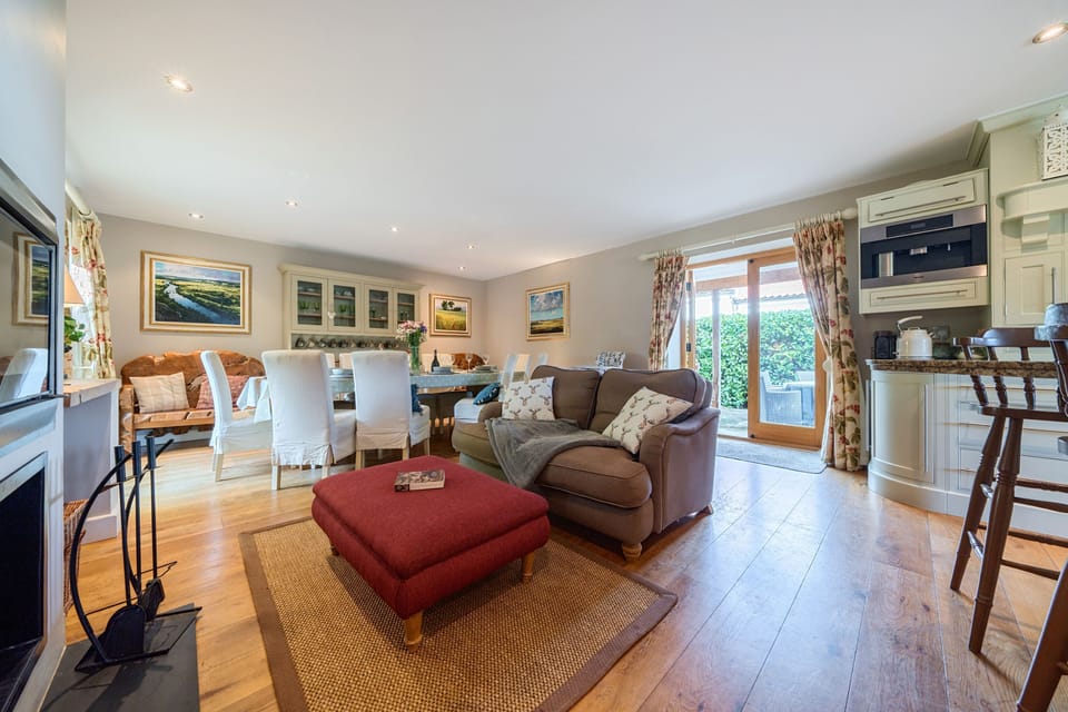sitting area in kitchen