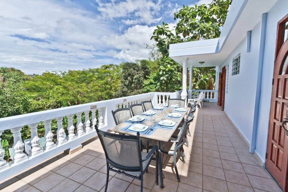 upstairs deck off kitchen