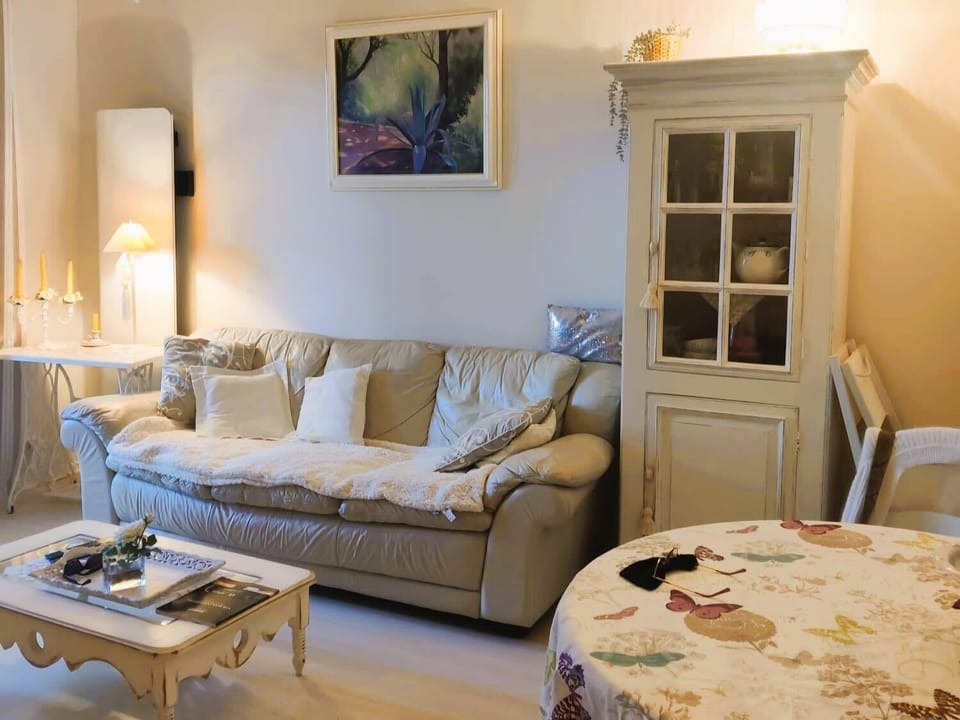 Peaceful stay with pool and stunning views Apartment in Cavalaire-sur-Mer
