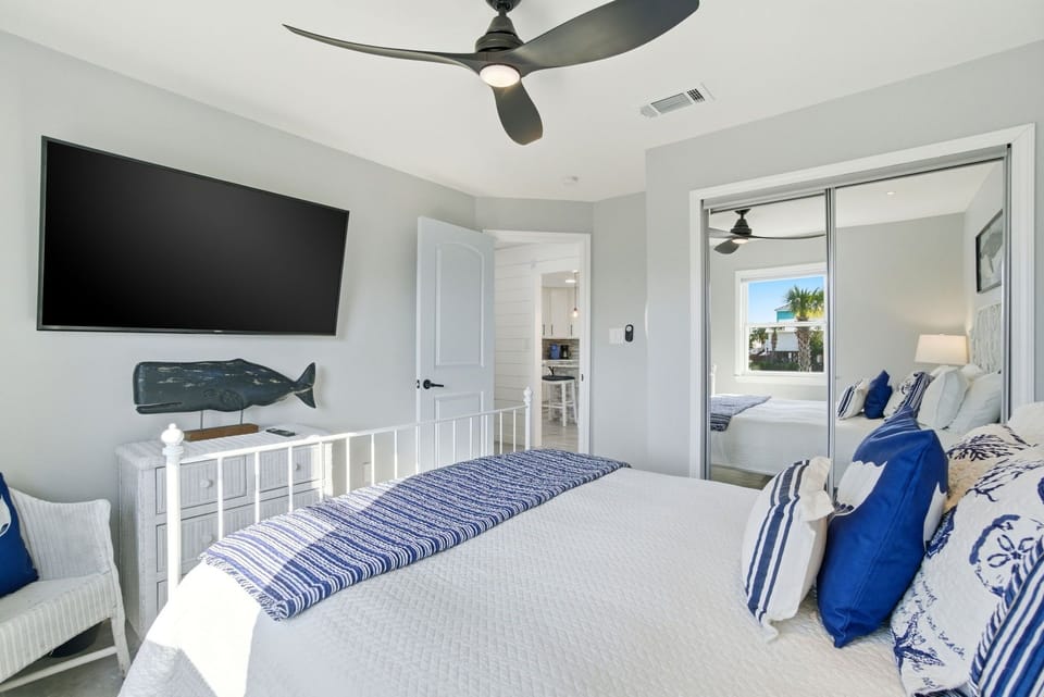 Bedroom 3 - Queen, Sleeps 2