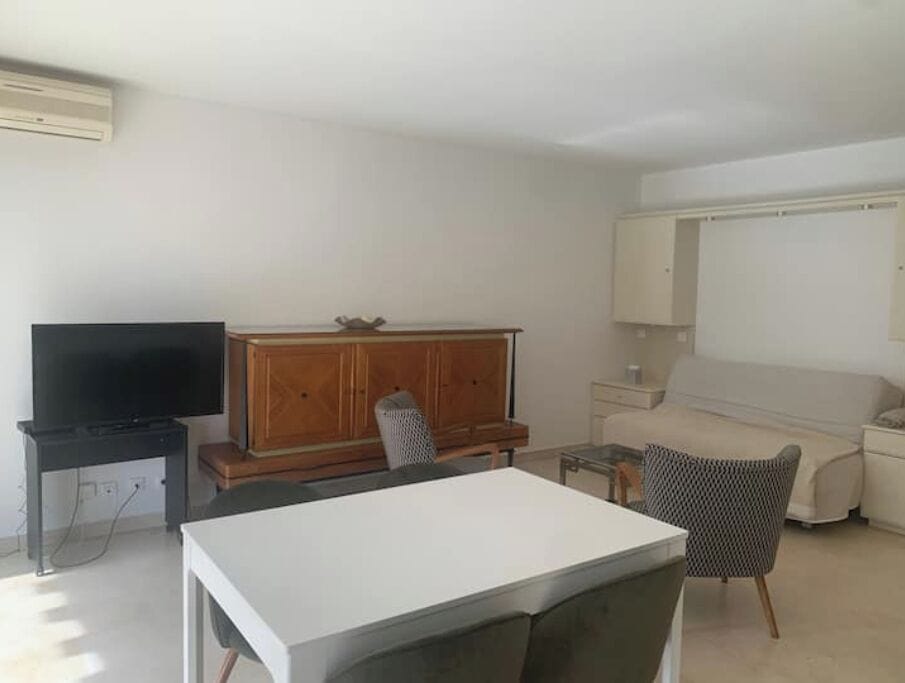 Cannes Palm Beach T2 standing WI FI Air conditioning Apartment in Cannes