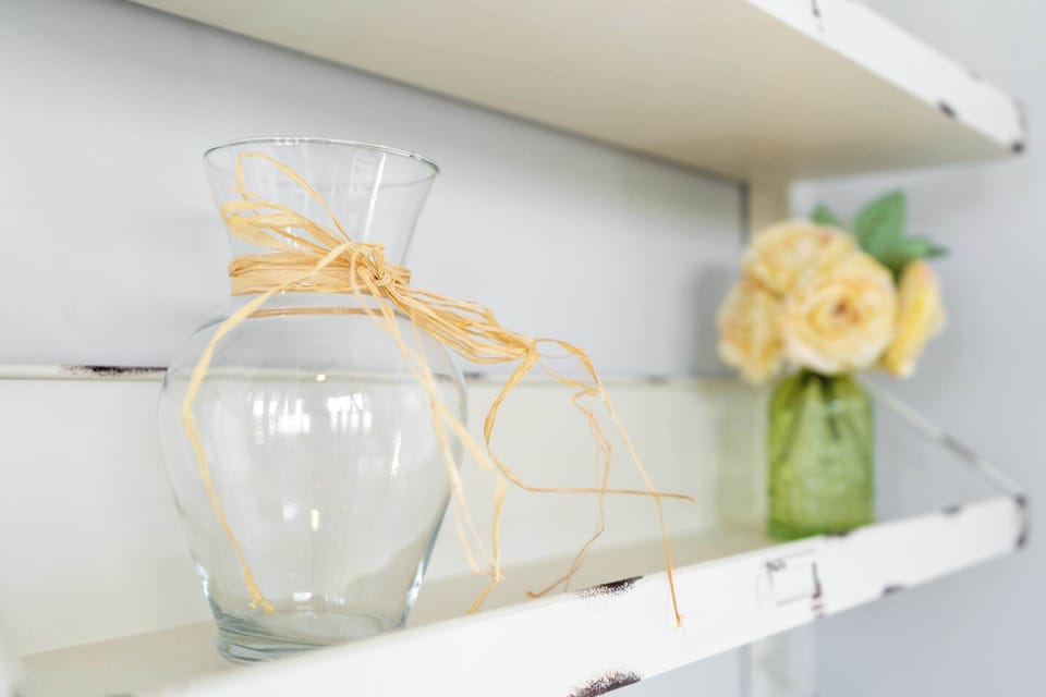 Charming accents add a warm atmosphere for your Nashville getaway!