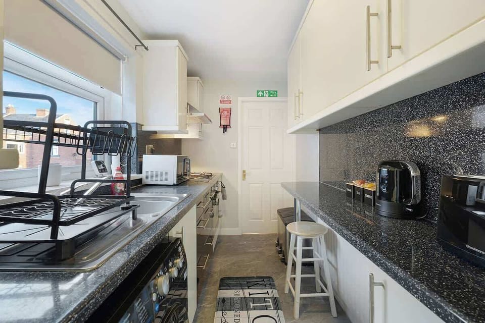 Fully equipped kitchen with everything you need for home-cooked meals, including modern appliances and ample worktop space.